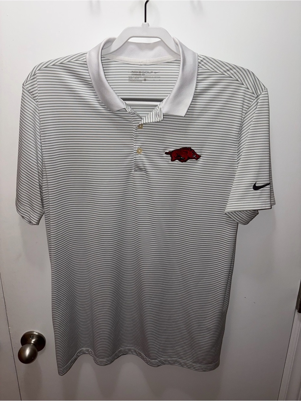 Nike Golf Men’s Arkansas Razorbacks Polo (White with Grey Stripes)